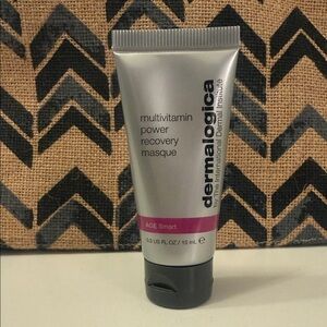 Dermalogica Multivitamin Power Recovery Masque - Silver and Black
